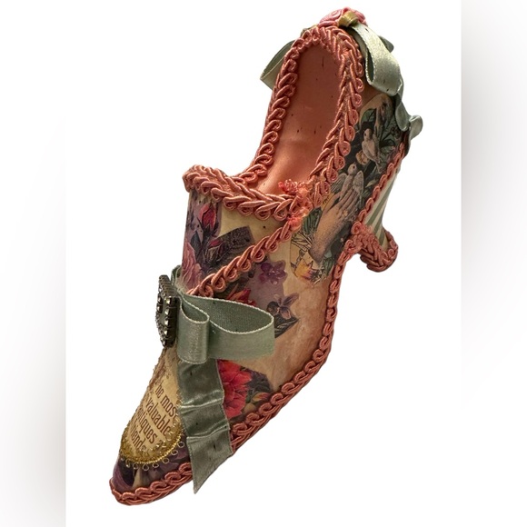 Wayne Kleski Katherines Collection retired Embellished Victorian shoe design - Picture 2 of 9
